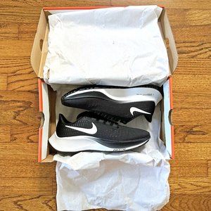 NIB Nike Zoom Pegasus 37 running shoes, size 6 Men's/7.5 Women's